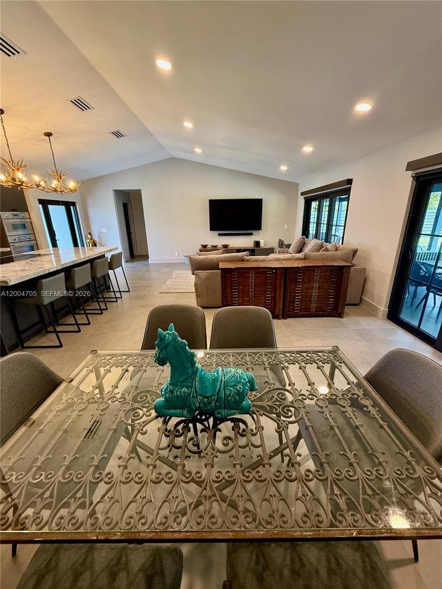 1304 Stratford St photo 5