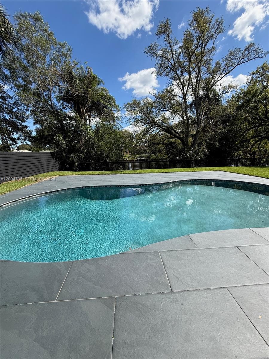 1304 Stratford St photo 25