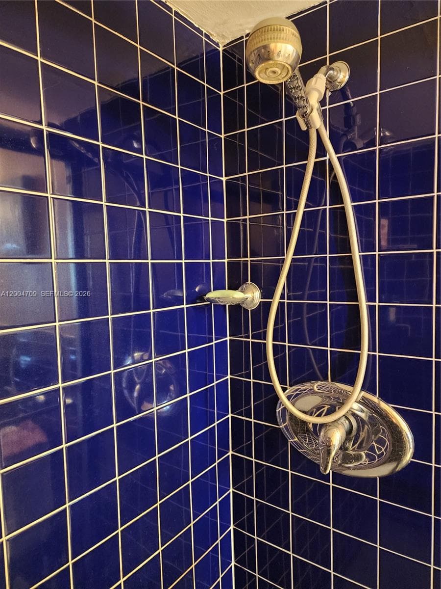 3161 Ocean Dr 409 photo 23