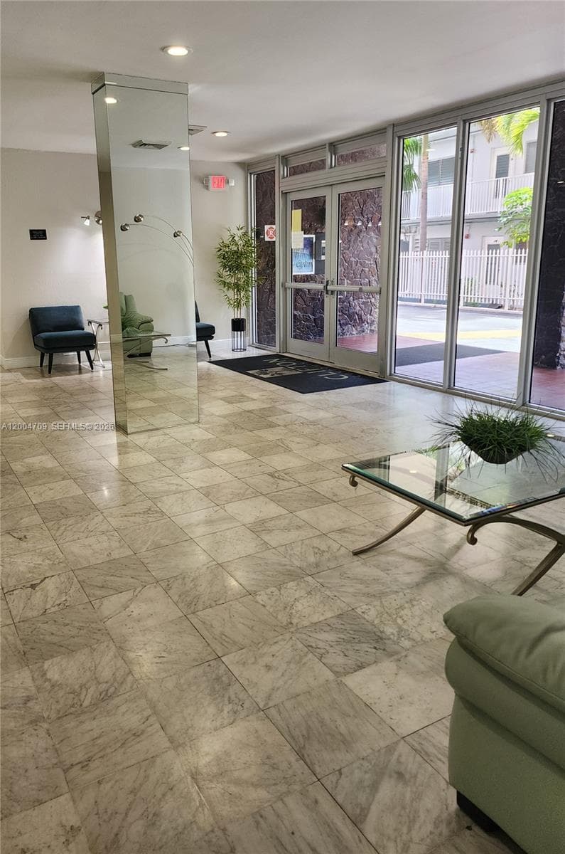 3161 S Ocean Dr 409 photo 6