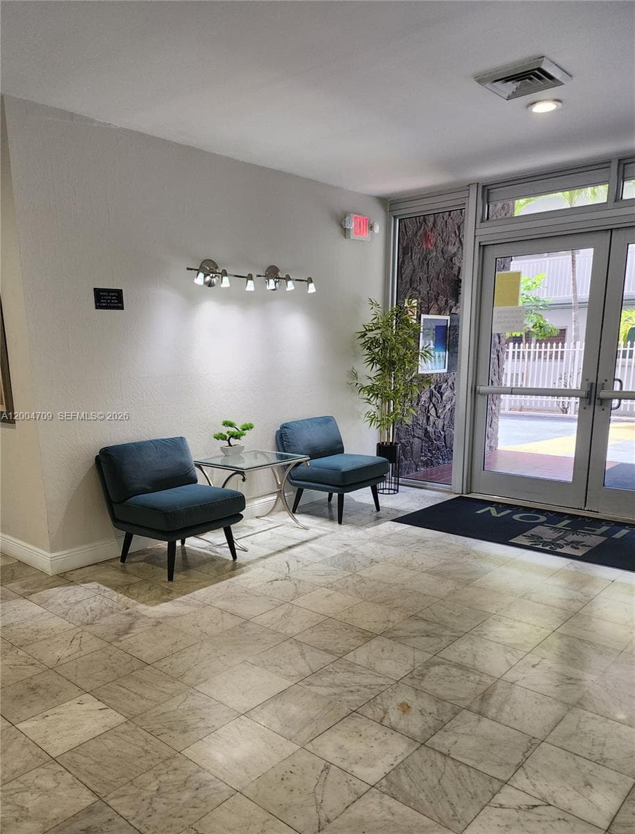 3161 S Ocean Dr 409 photo 5