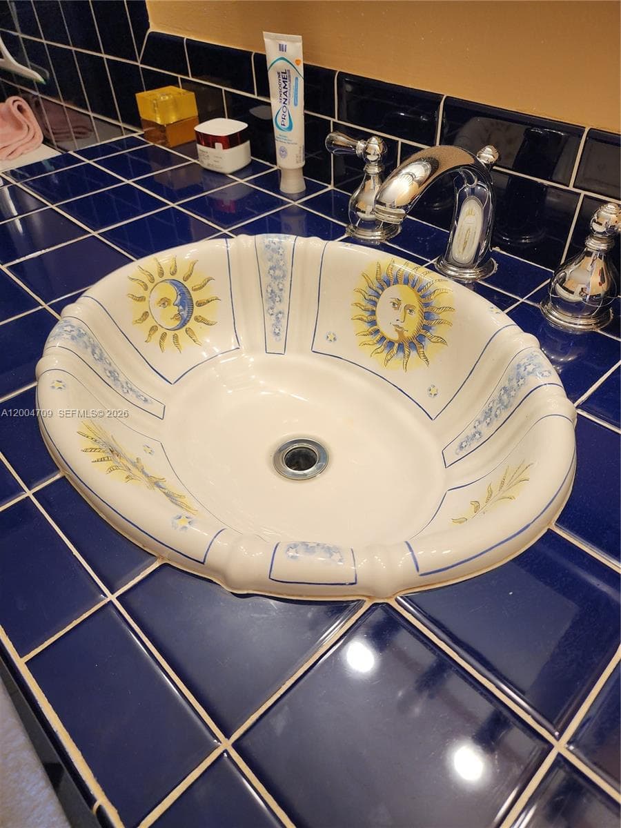 3161 Ocean Dr 409 photo 24