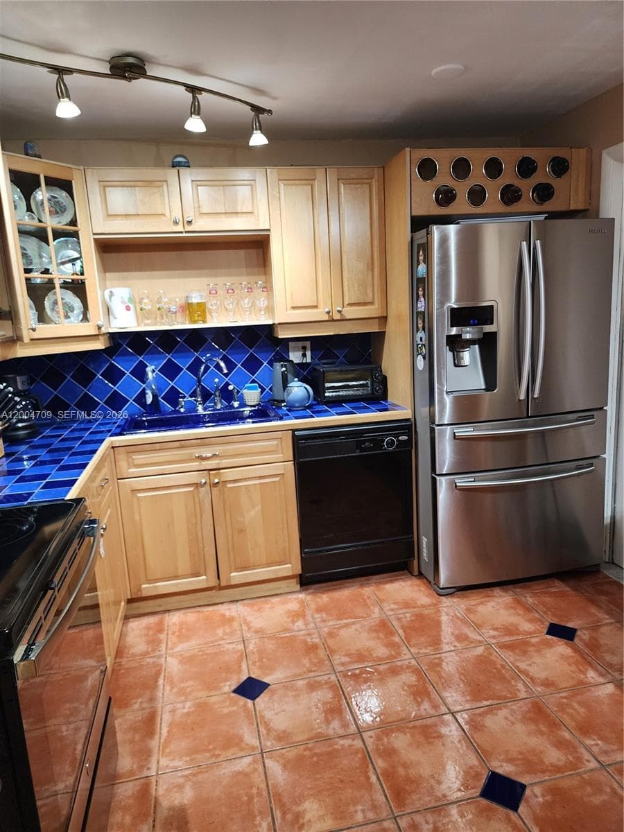 3161 S Ocean Dr 409 photo 14