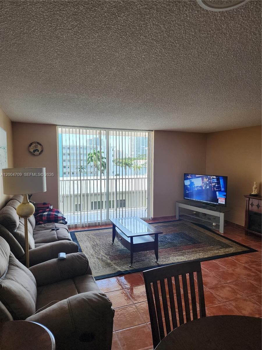 3161 S Ocean Dr 409 photo 11