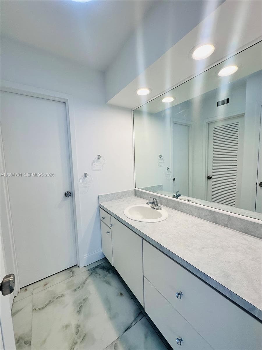 9511 Collins Ave 1001 photo 19