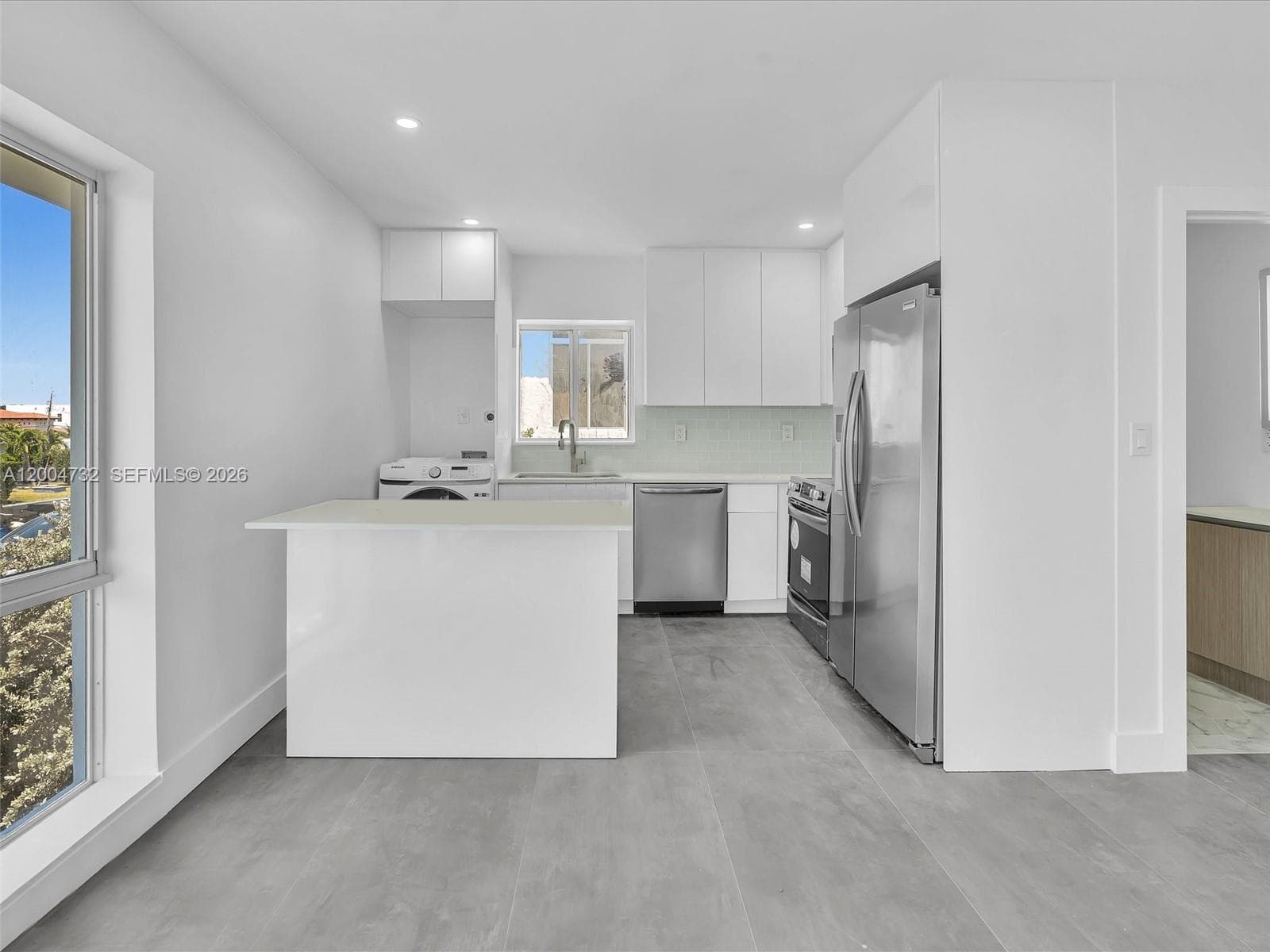 11900 Bayshore Dr 206 photo 1