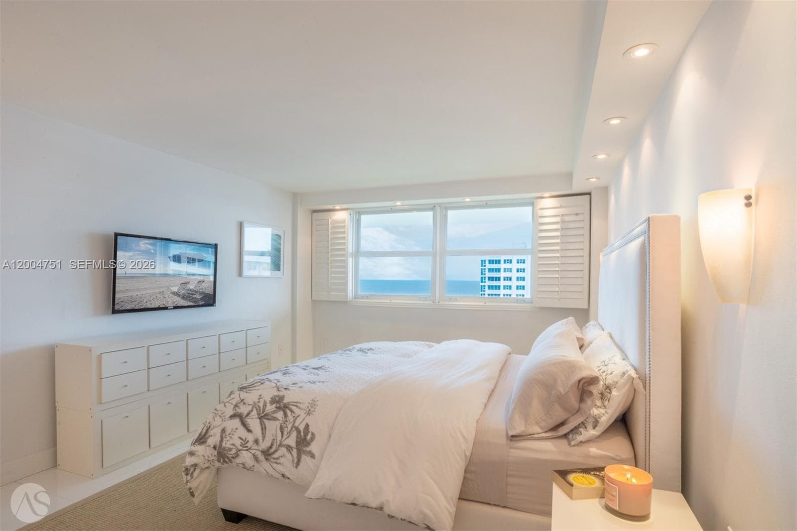 177 Ocean Lane Dr 1209 photo 4