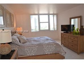 2030 Ocean Dr 403 photo 12