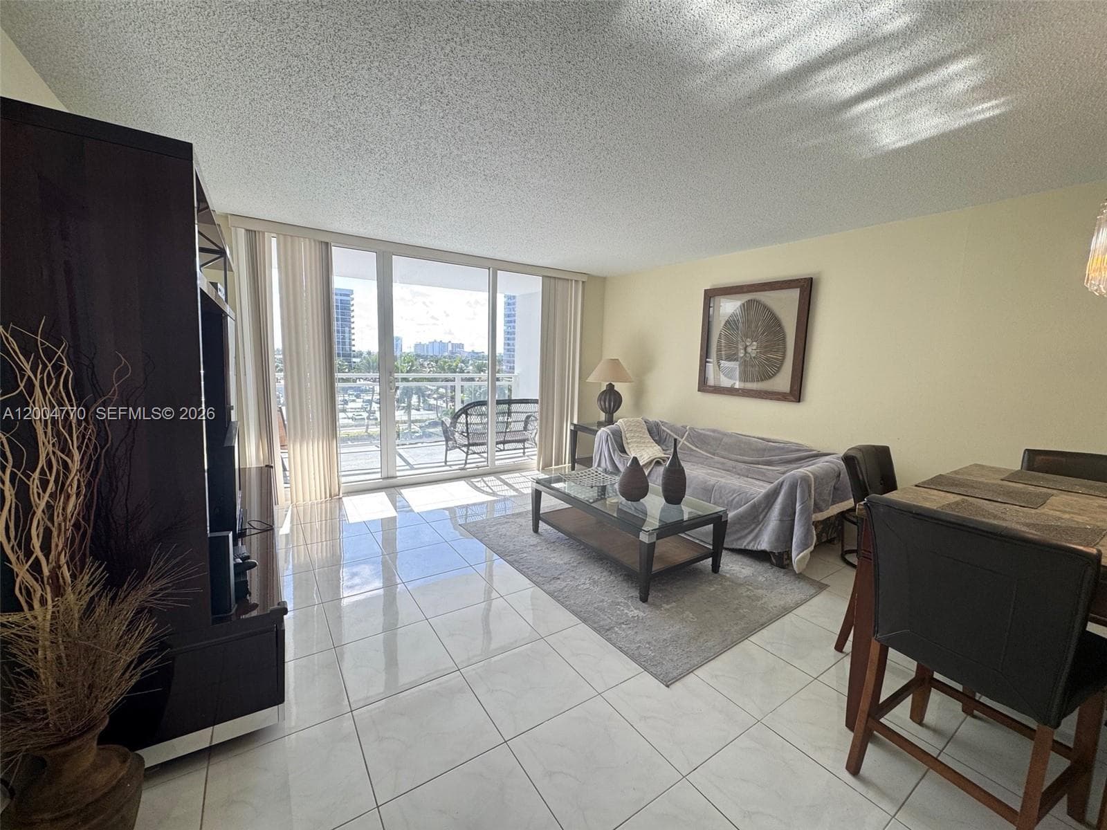 2030 Ocean Dr 403 photo 4