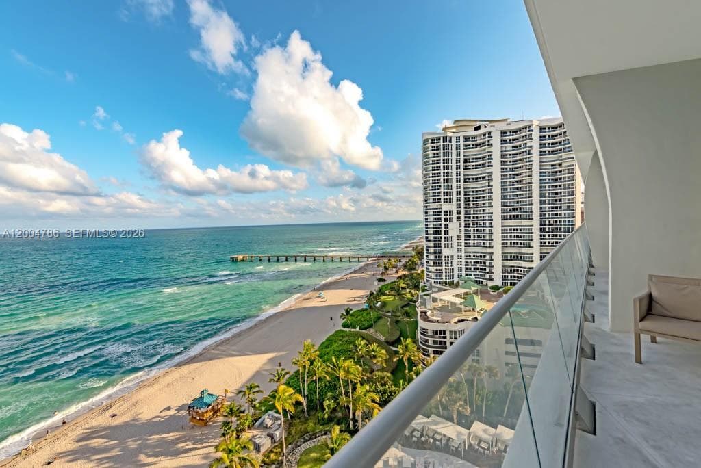 16901 Collins Ave 1404 photo 4