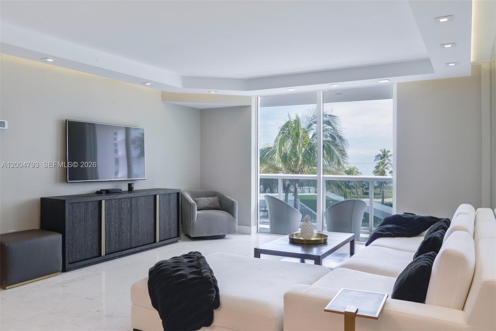 10275 Collins Ave 320 photo 2