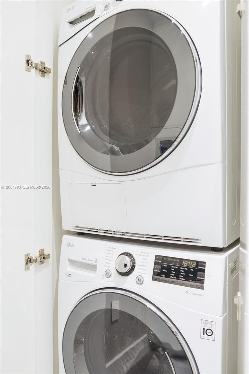 10275 Collins Ave 320 photo 6