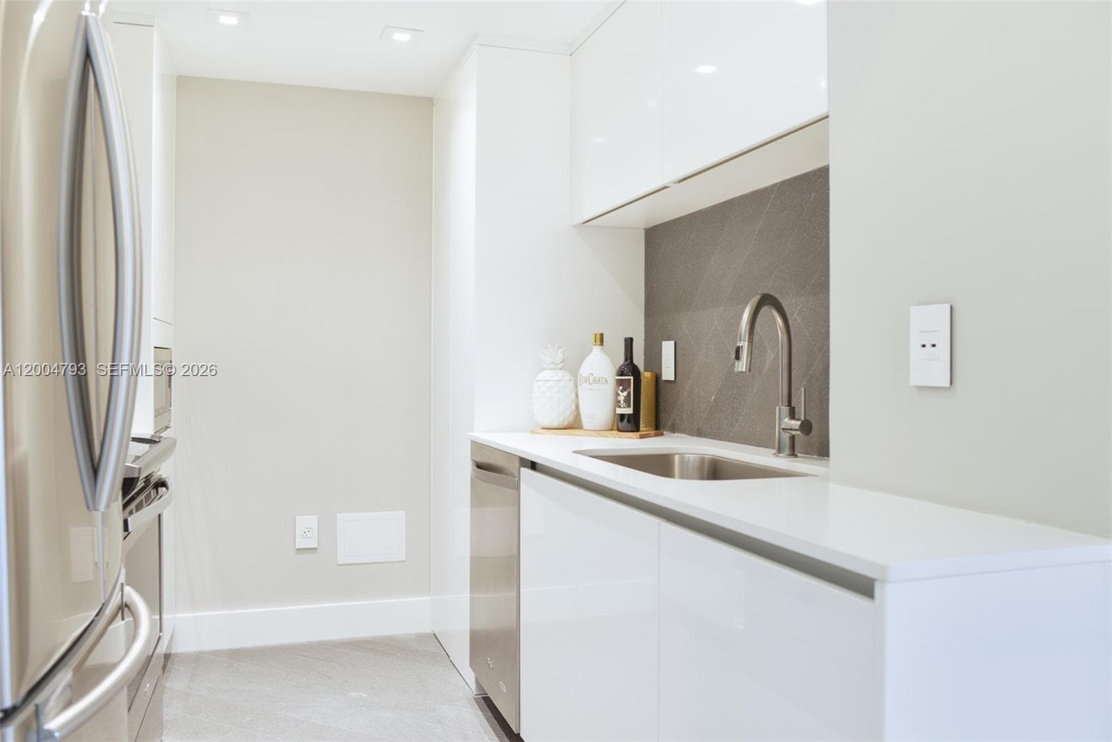 10275 Collins Ave 320 photo 4