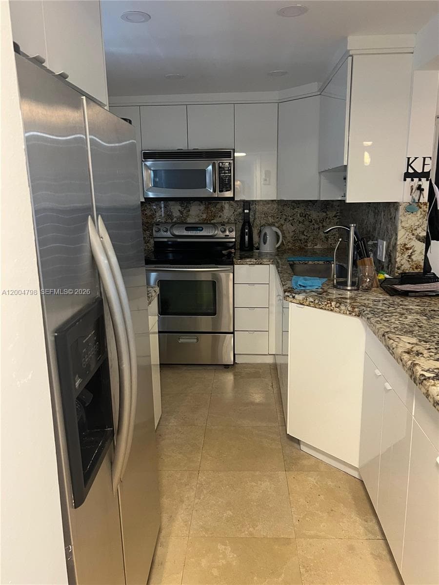 3601 170th St 207 photo 12