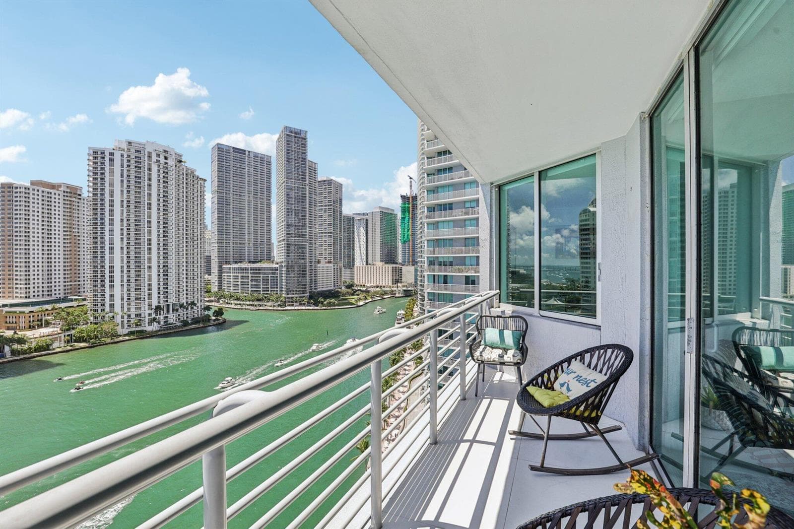 335 S Biscayne Boulevard 1607 photo 2