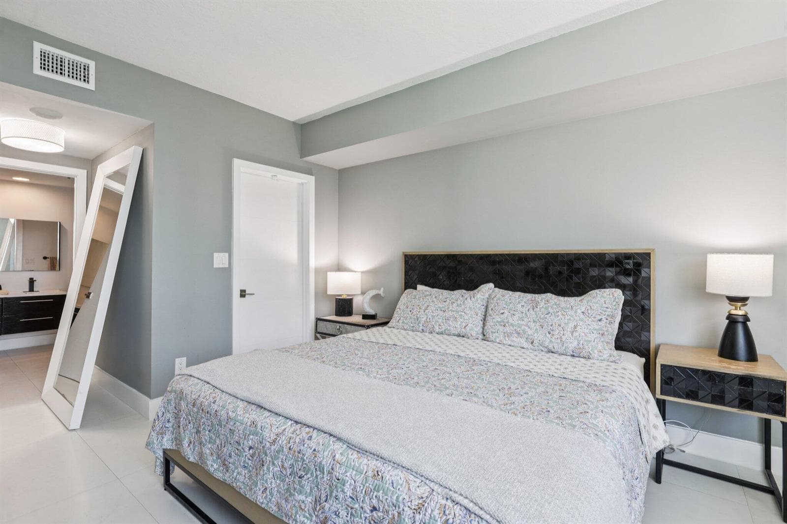 335 S Biscayne Boulevard 1607 photo 12