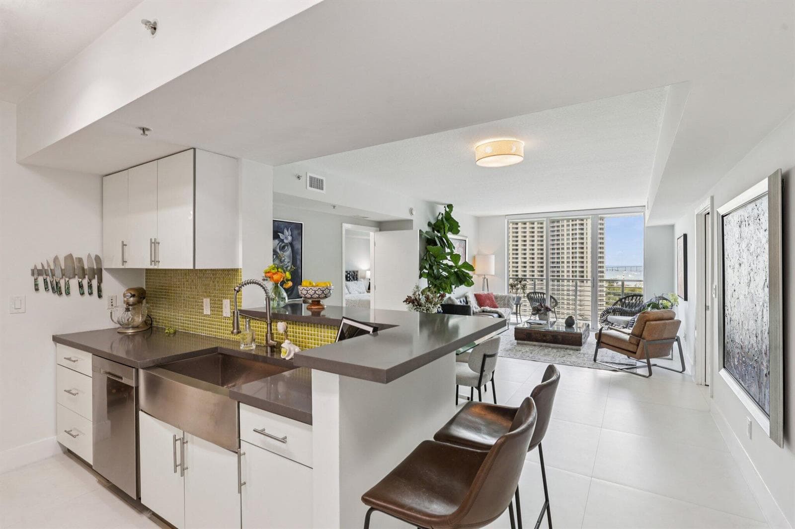 335 S Biscayne Boulevard 1607 photo 5