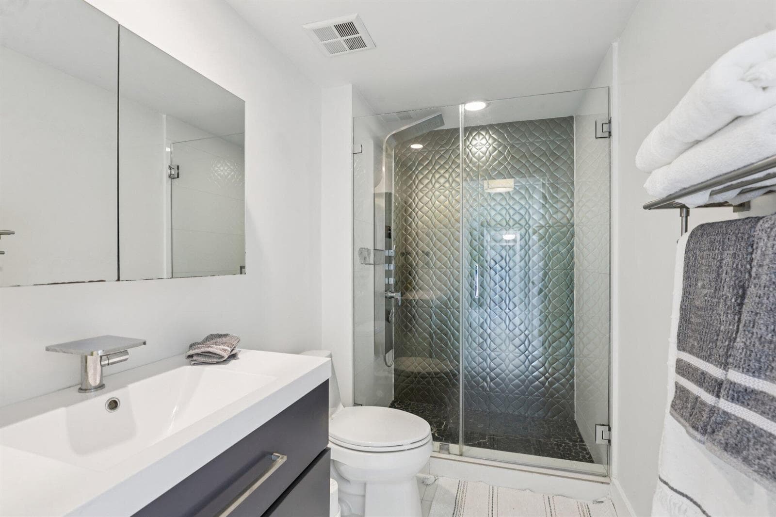 335 S Biscayne Boulevard 1607 photo 19