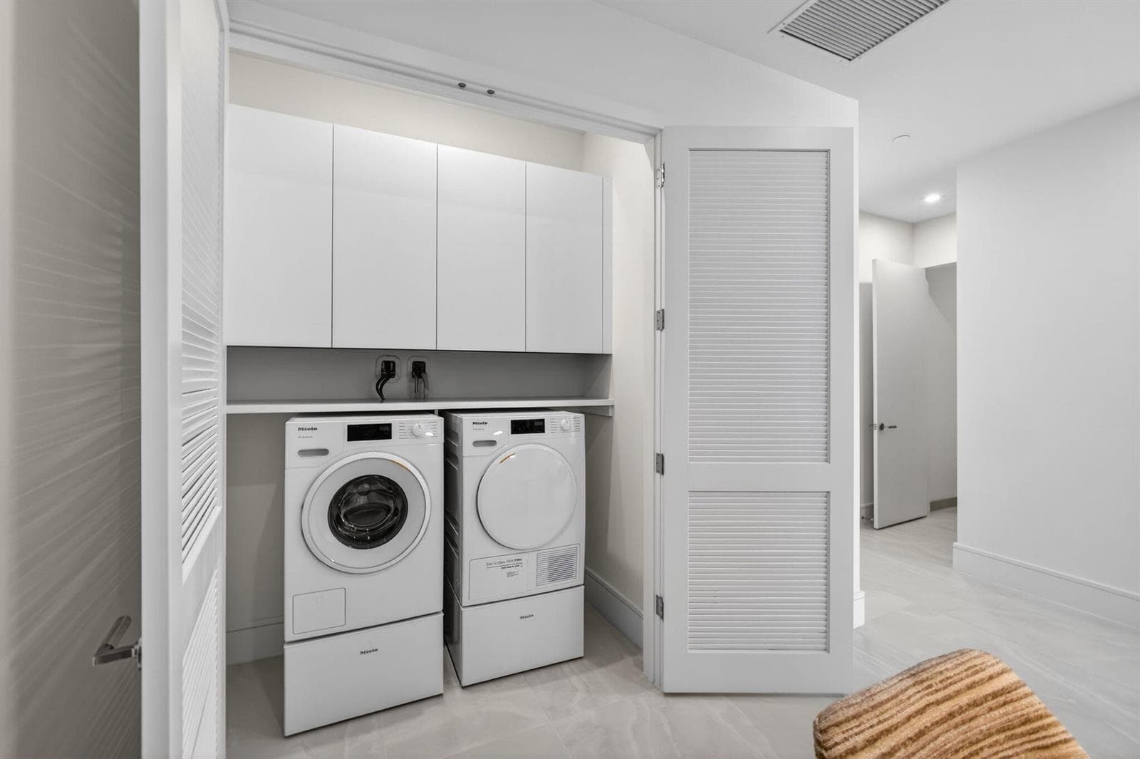 220 Lake Shore Drive 605 photo 17