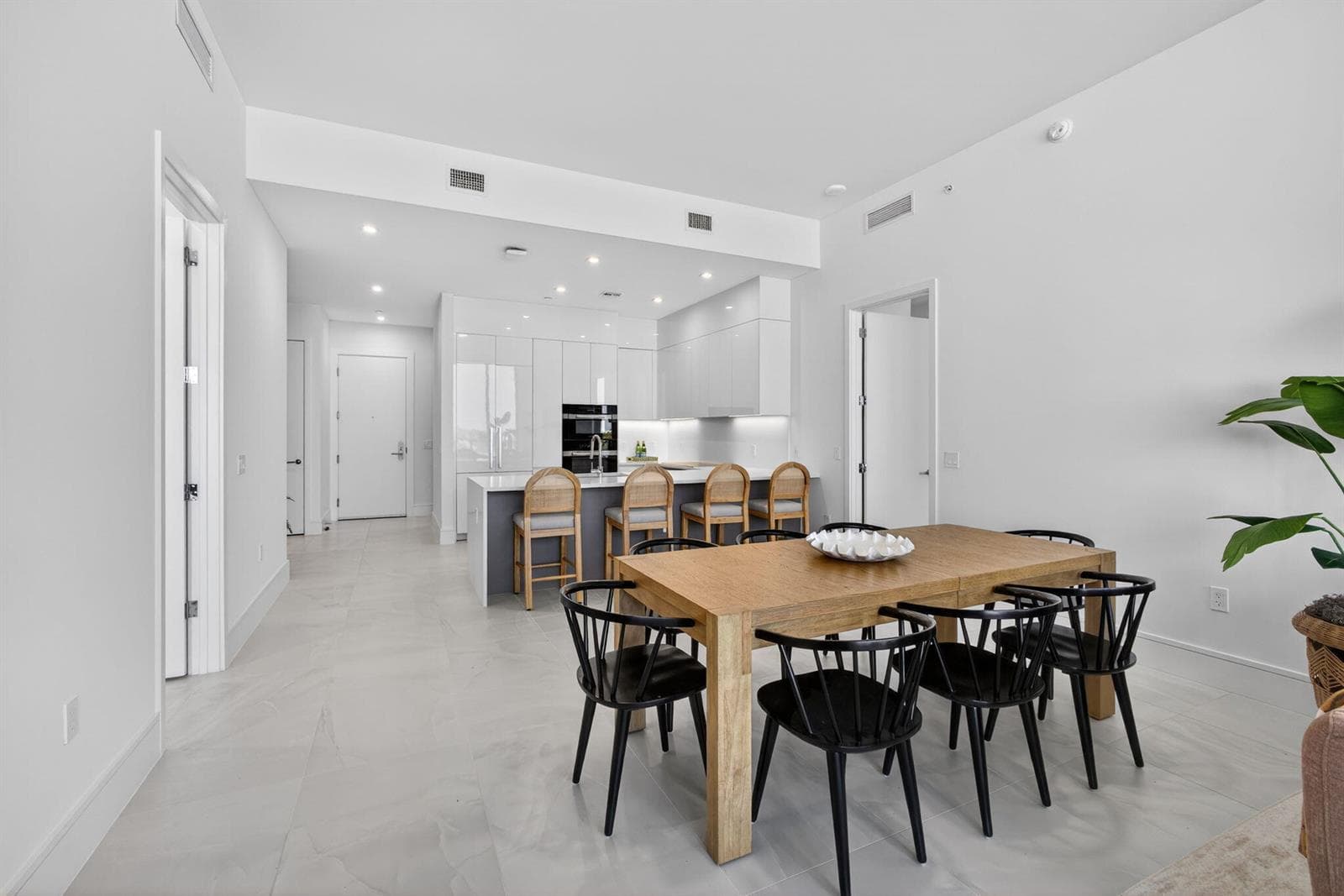 220 Lake Shore Drive 605 photo 20
