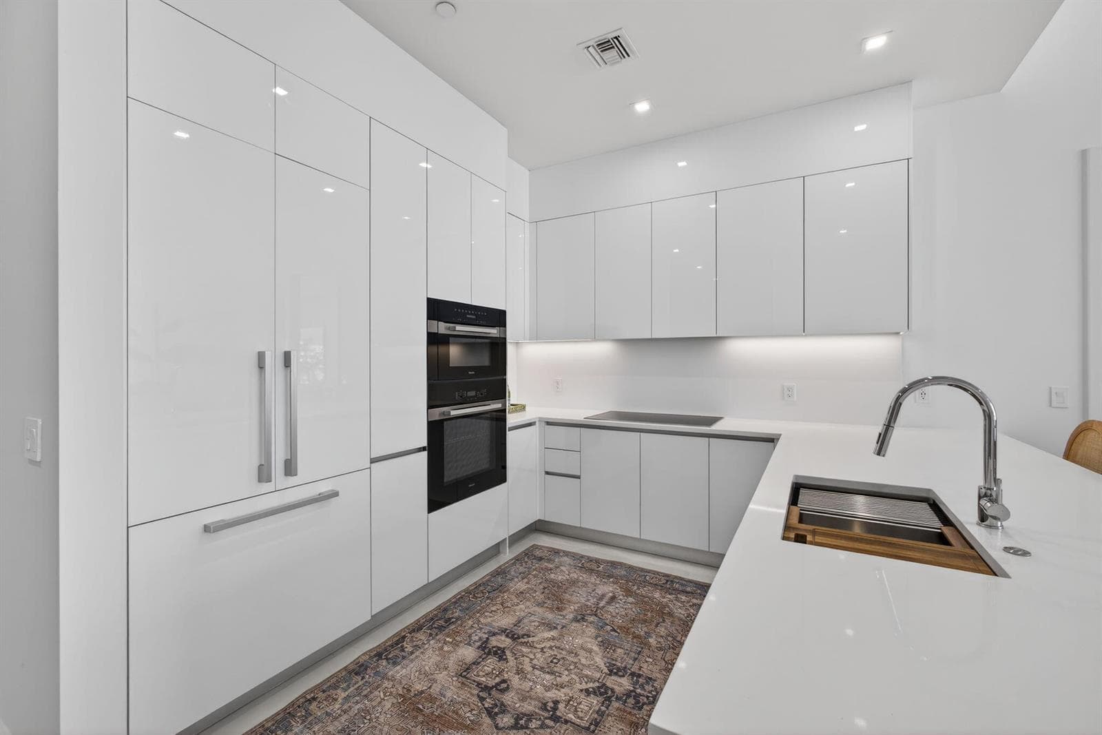 220 Lake Shore Drive 605 photo 11