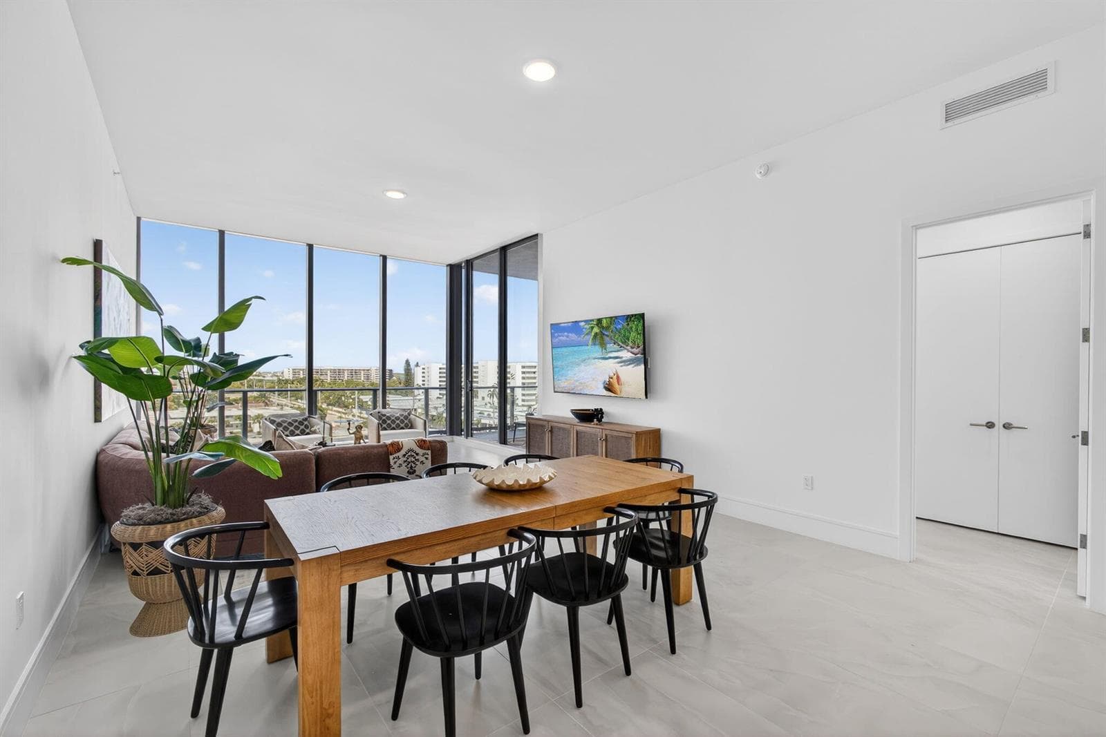220 Lake Shore Drive 605 photo 19