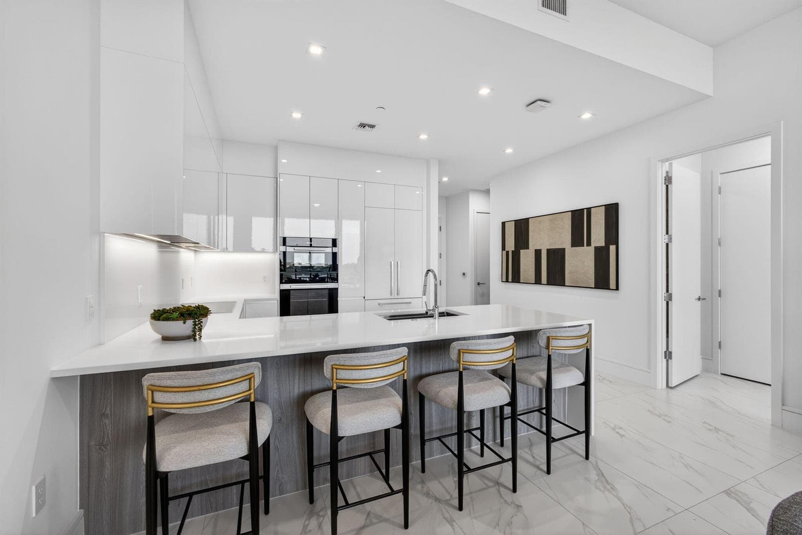 220 Lake Shore Drive 609 photo 22