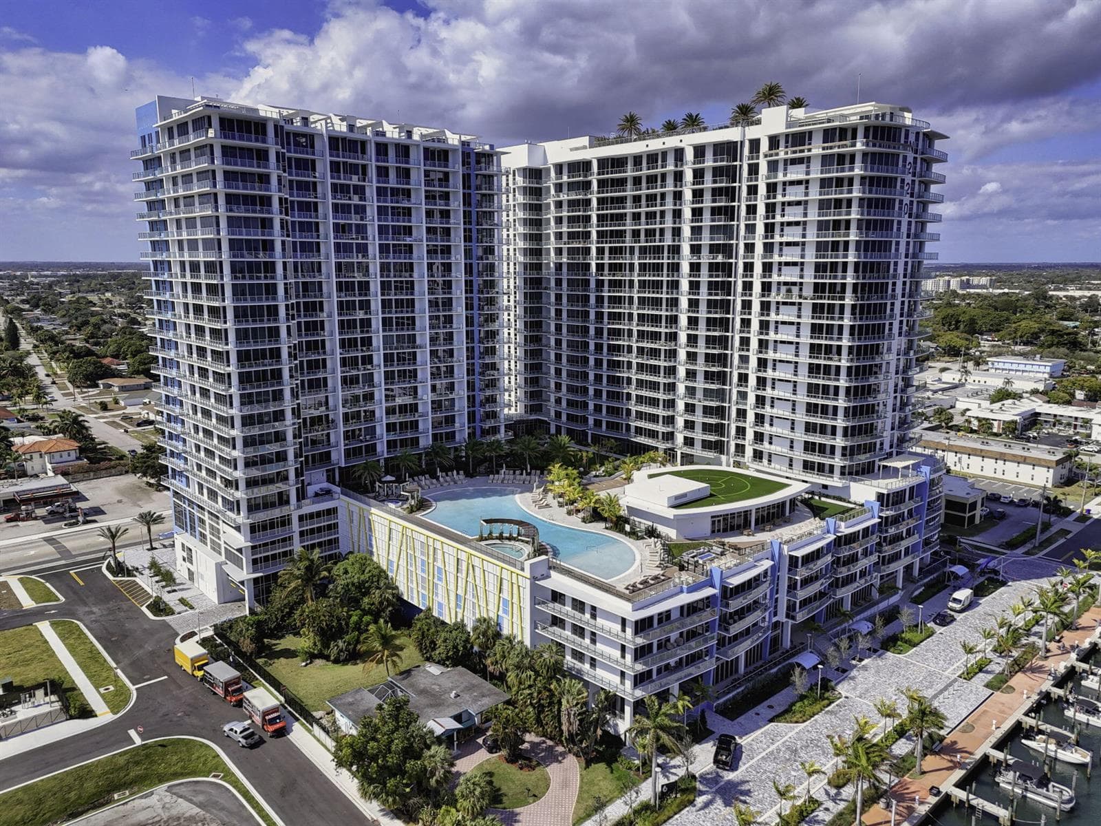 220 Lake Shore Drive 609 photo 3