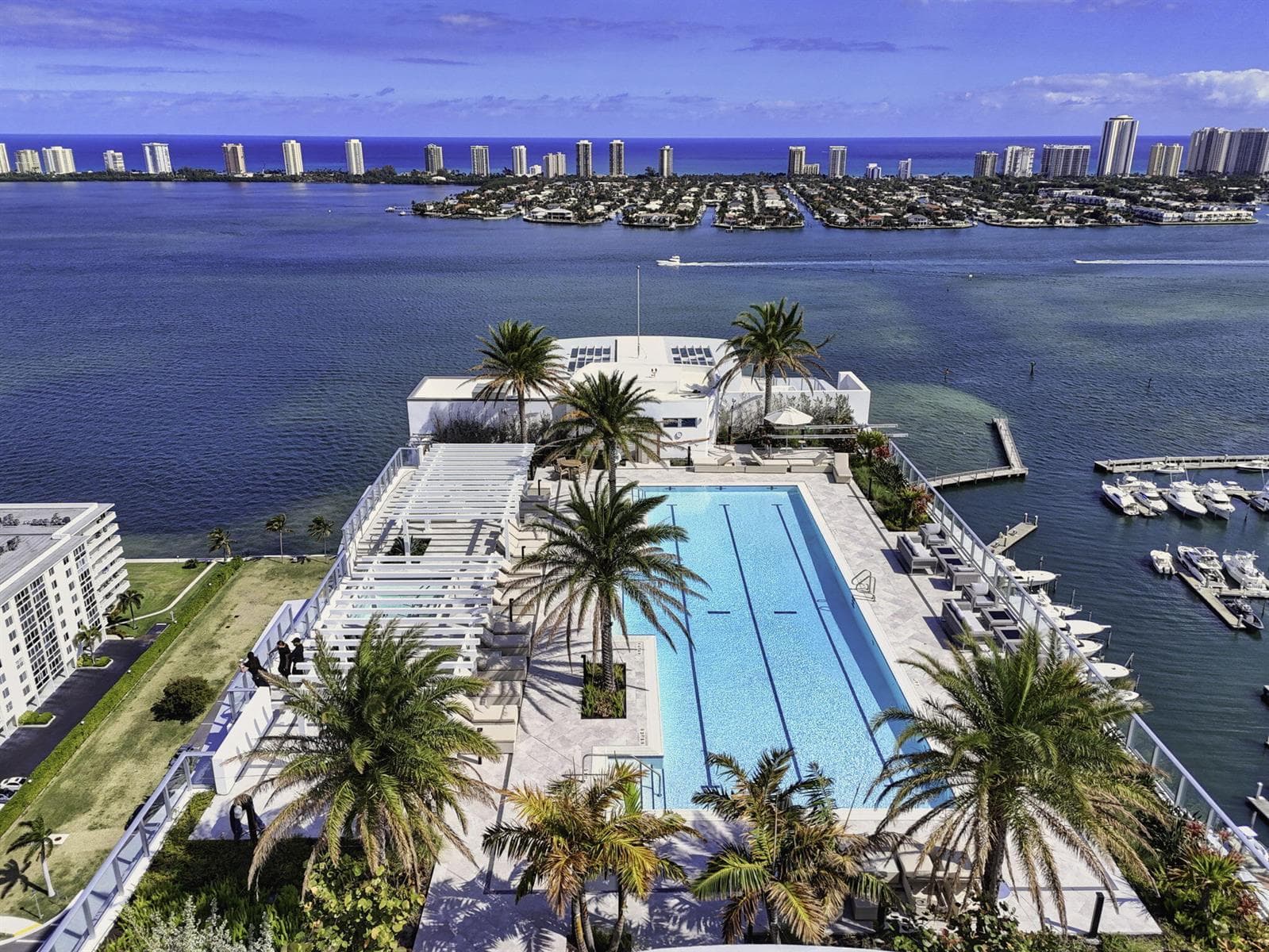 220 Lake Shore Drive 609 photo 1