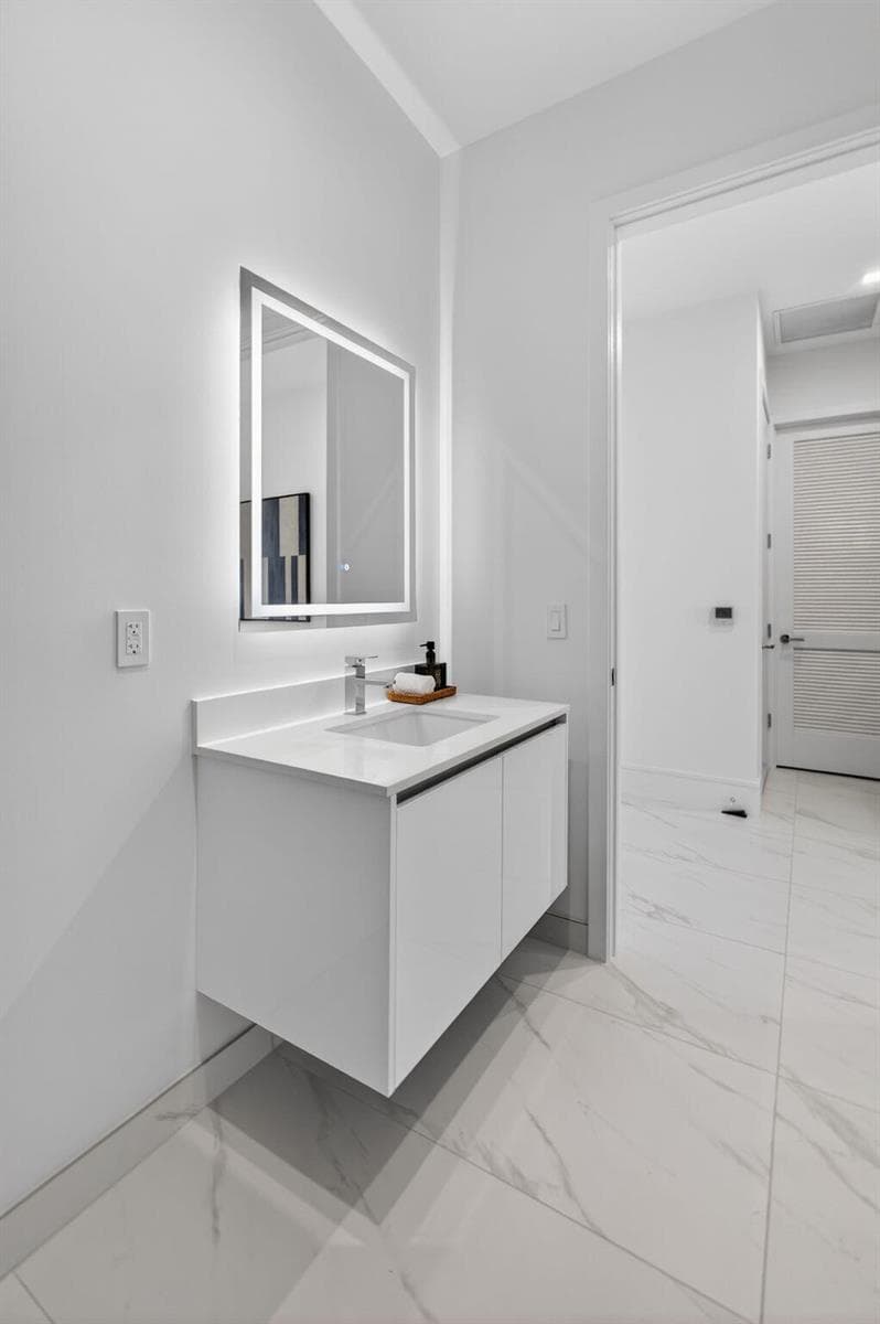 220 Lake Shore Drive 609 photo 24