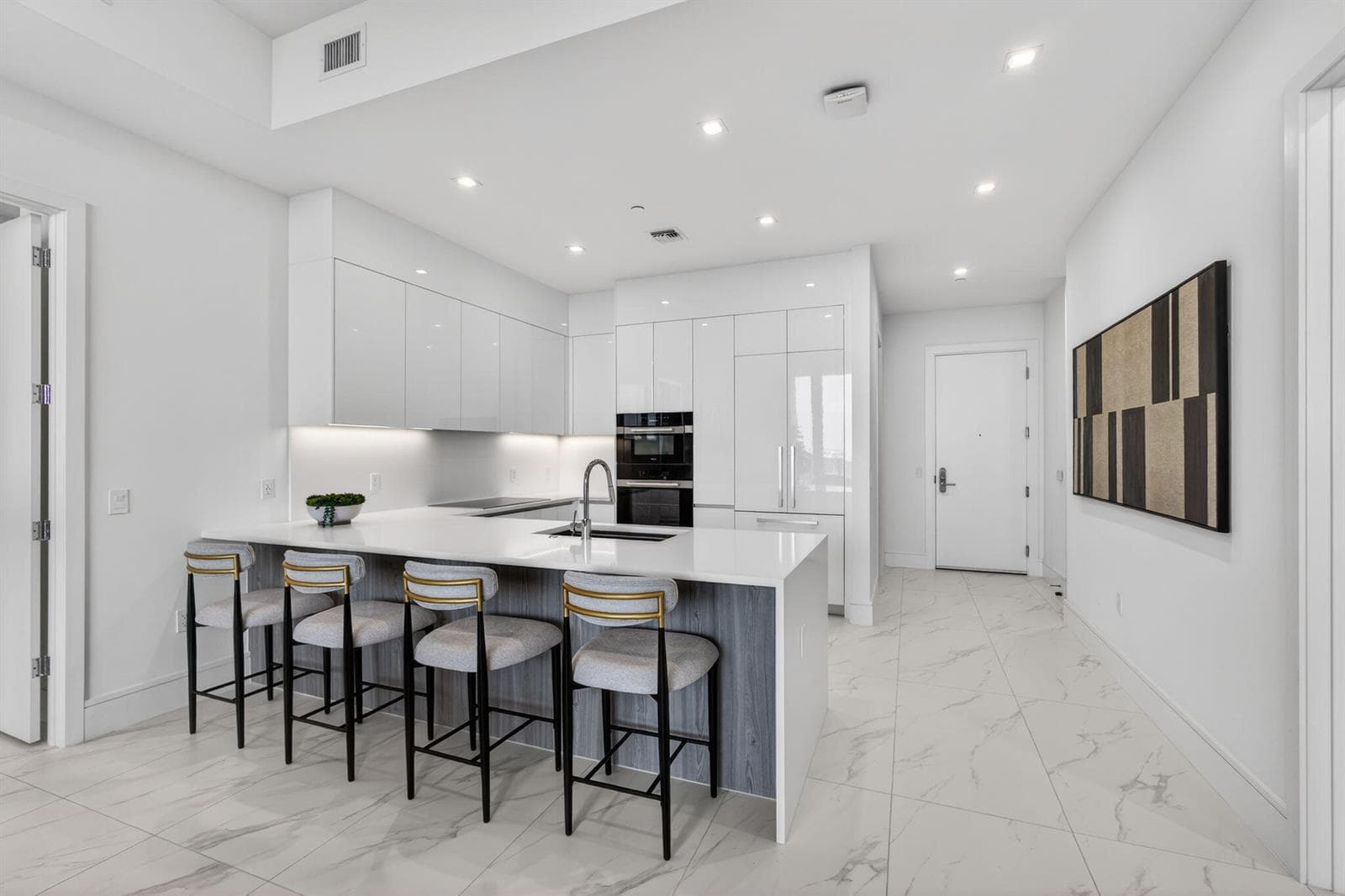 220 Lake Shore Drive 609 photo 8