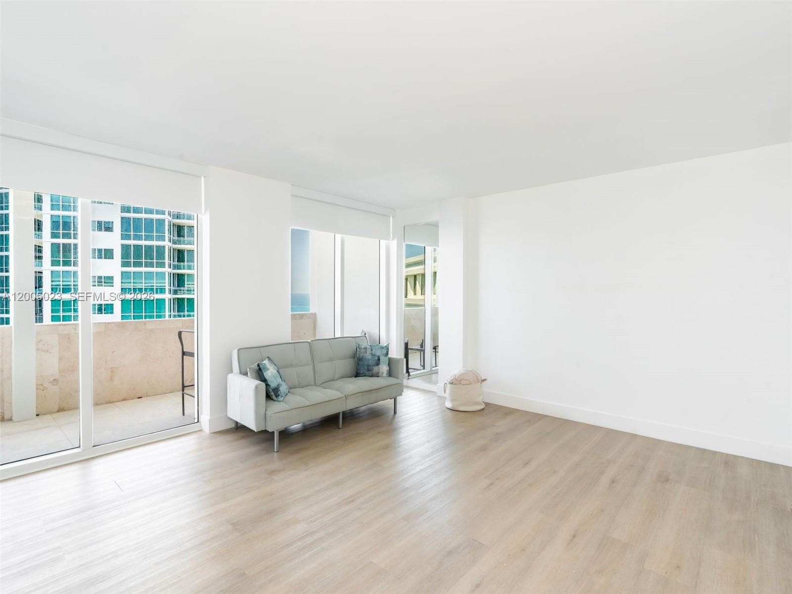 10275 Collins Ave 1502 photo 16