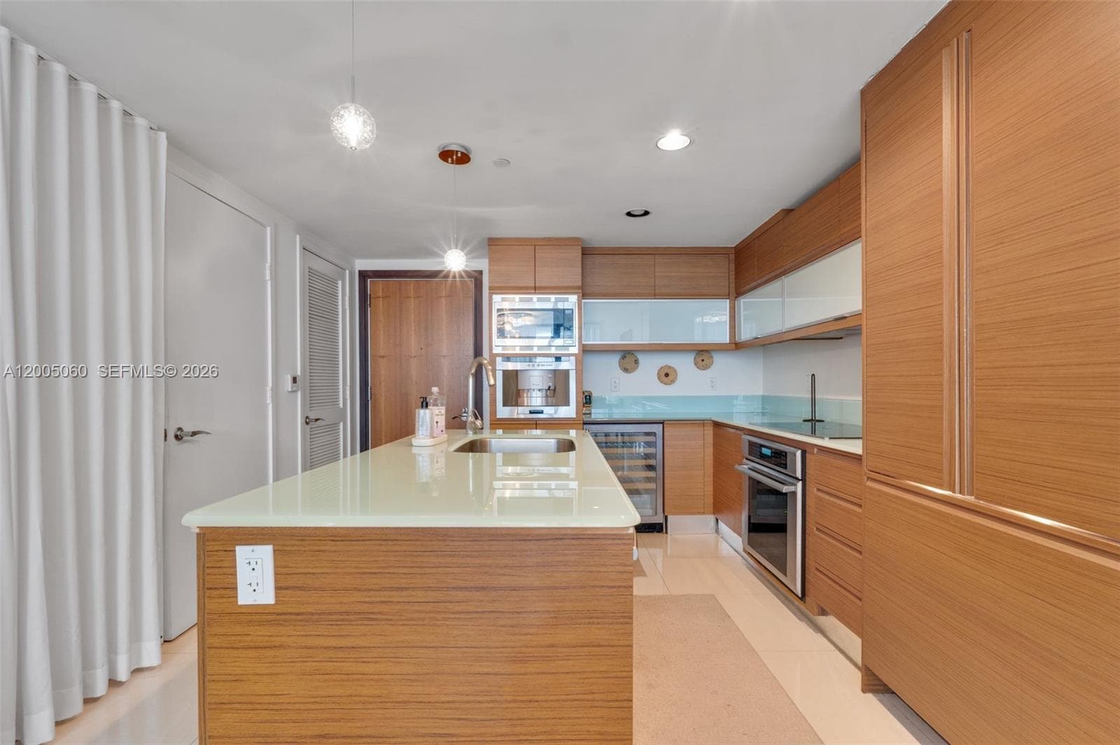 5875 Collins Ave 604 photo 2