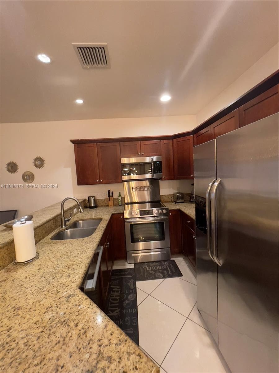 3450 17th Ter 3450 photo 2