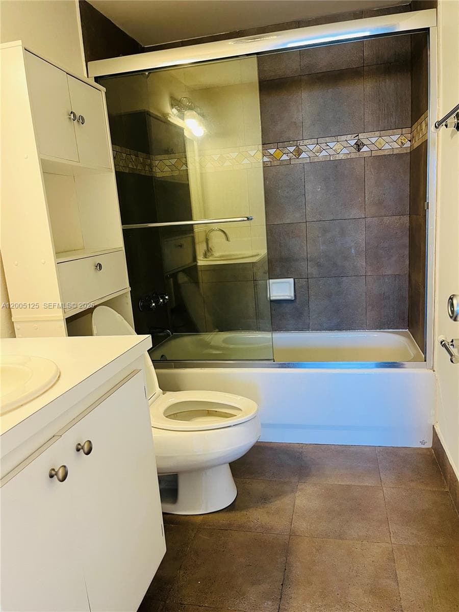 401 Golden Isles Dr 716 photo 4