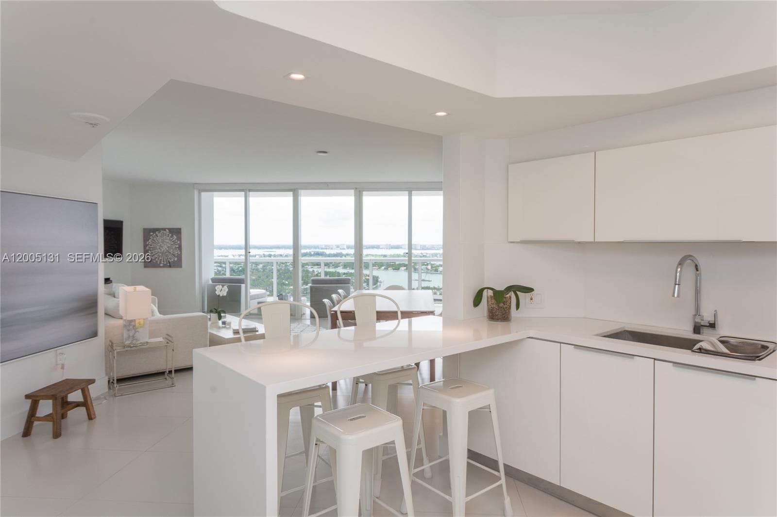 6301 Collins Ave 3006 photo 4