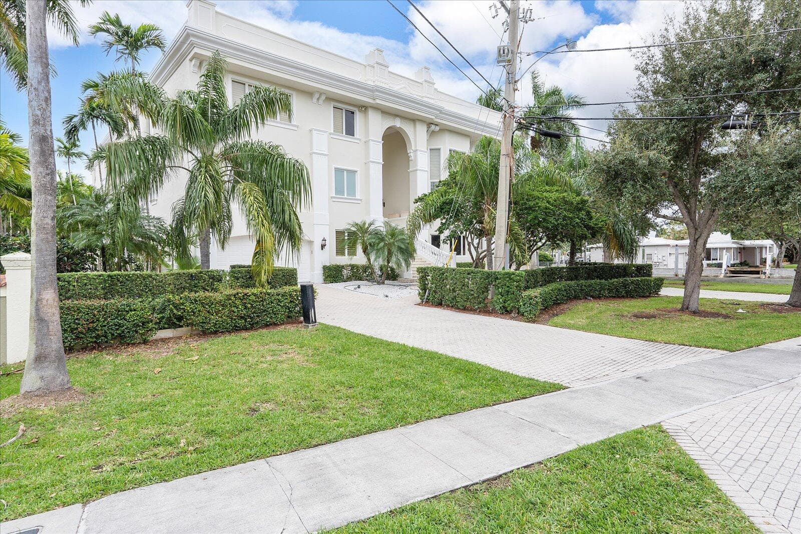 414 Riviera Isle Drive photo 3