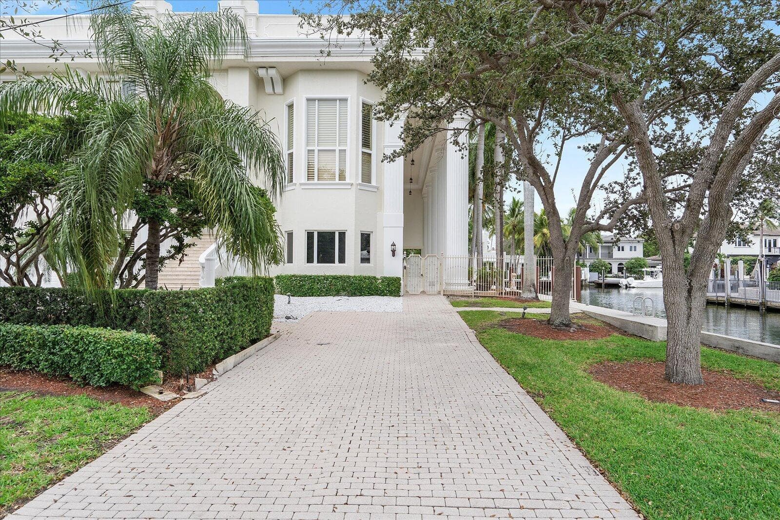 414 Riviera Isle Drive photo 5