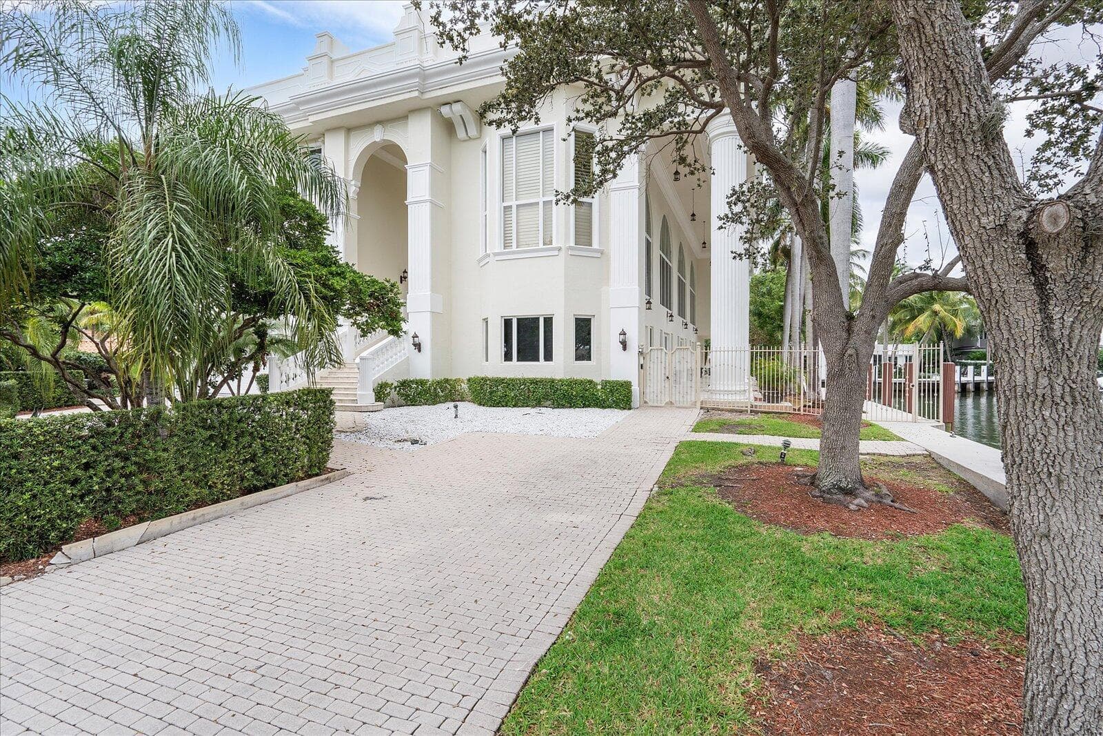 414 Riviera Isle Drive photo 4