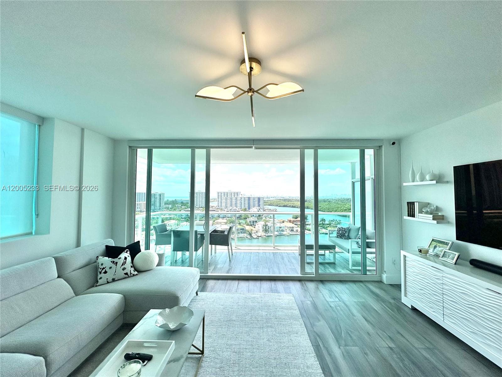 400 Sunny Isles Blvd 1708 photo 4