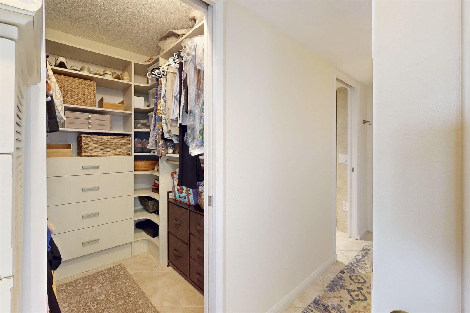 124 Lakeshore Drive 4280 photo 7