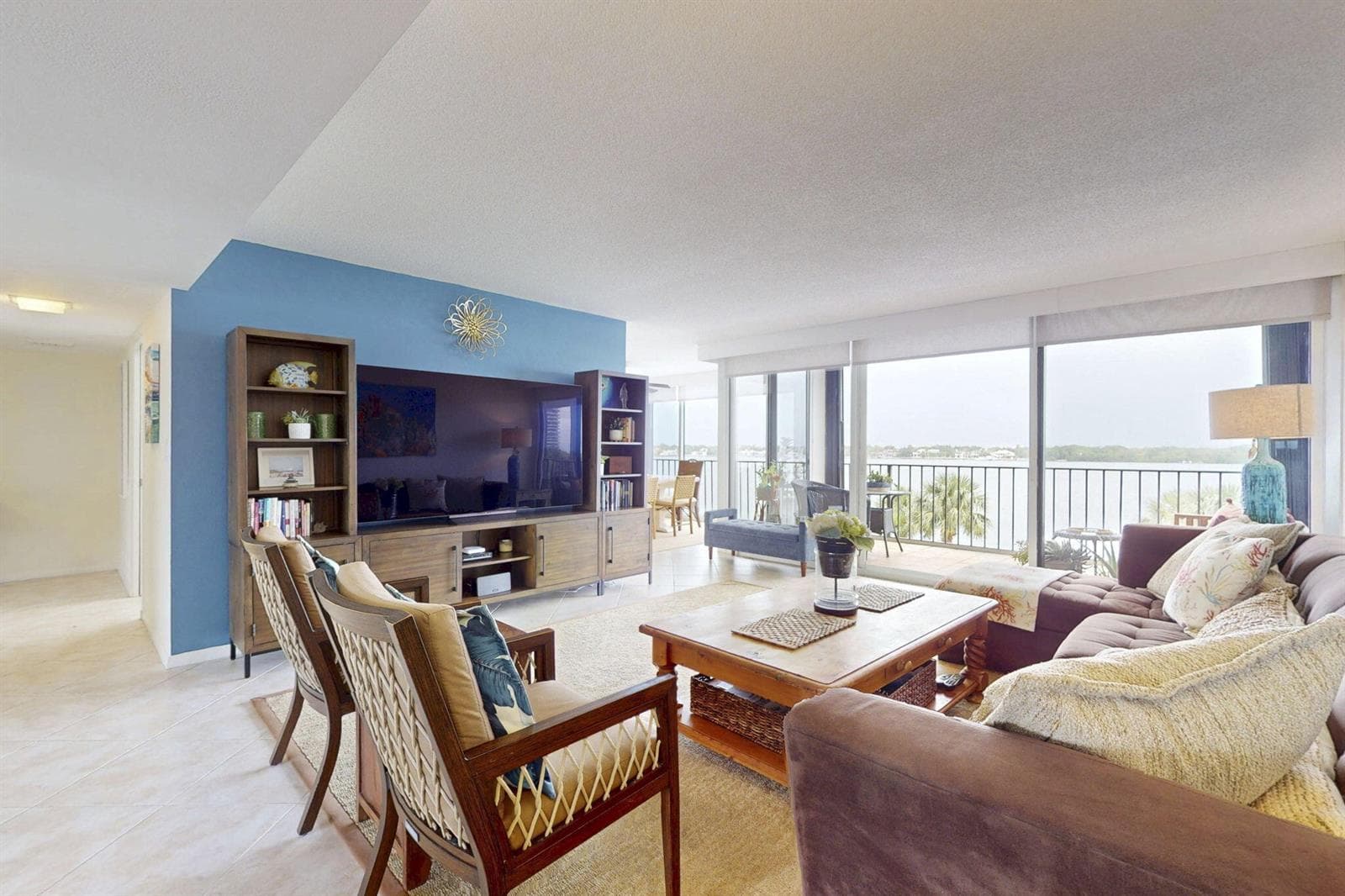 124 Lakeshore Drive 4280 photo 11