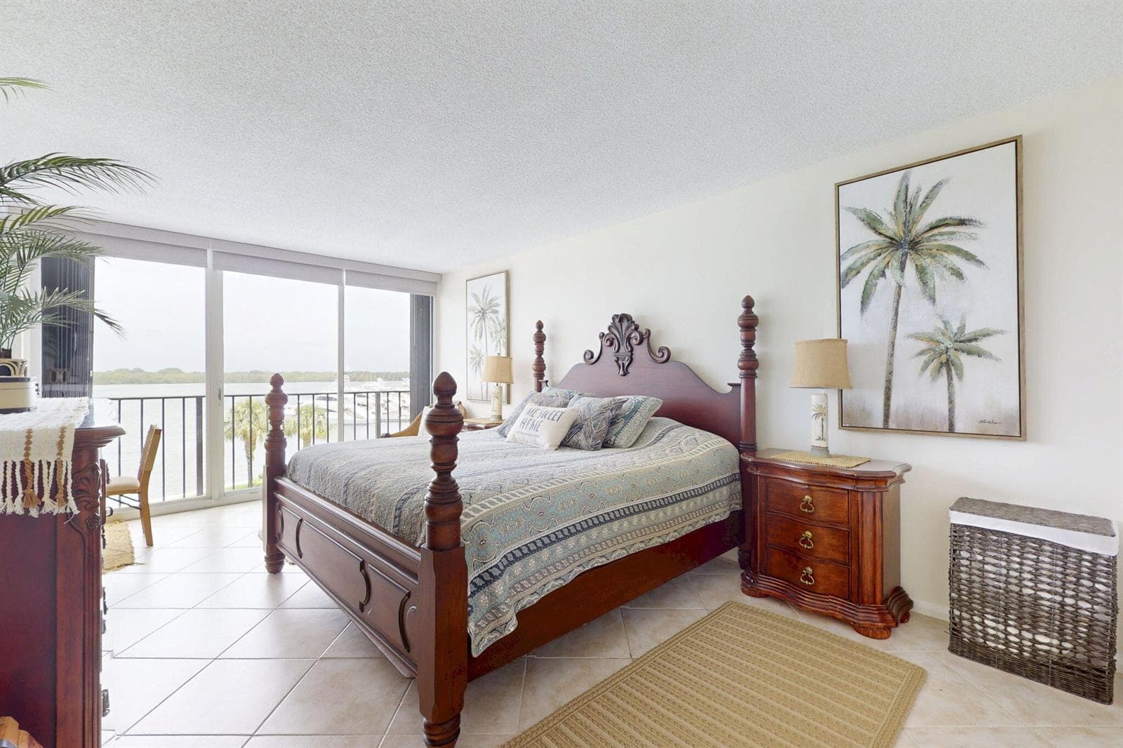124 Lakeshore Drive 4280 photo 4
