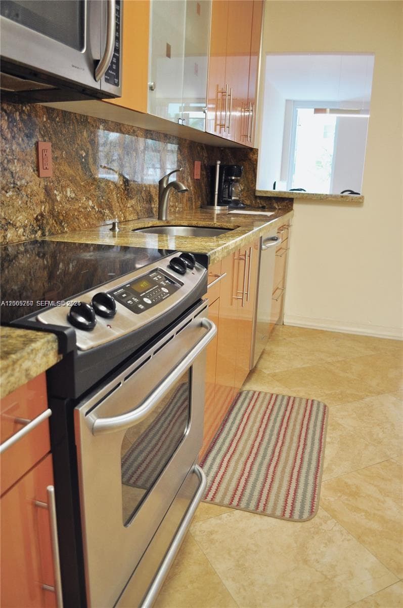 100 Lincoln Rd 534 photo 6