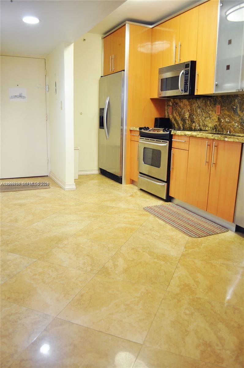 100 Lincoln Rd 534 photo 7