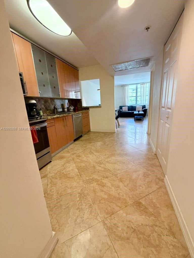 100 Lincoln Rd 534 photo 3