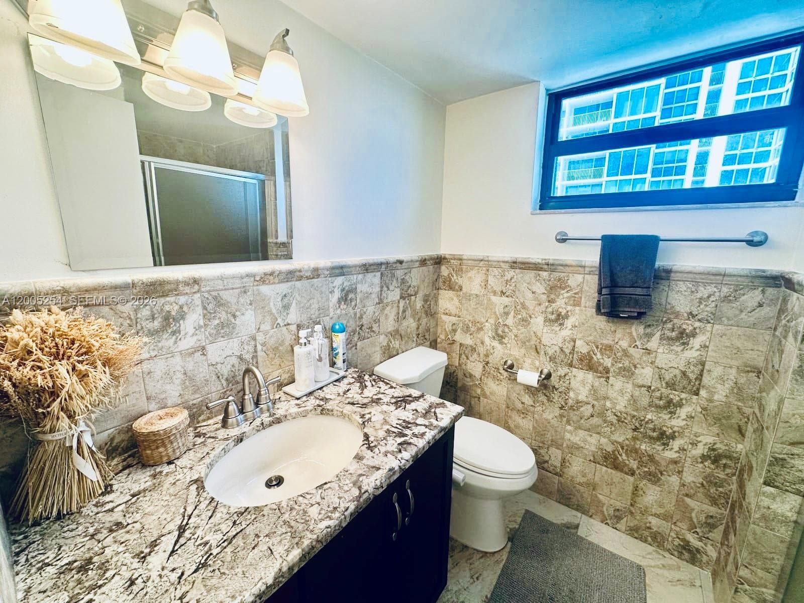 2625 Collins Ave 1508 photo 10