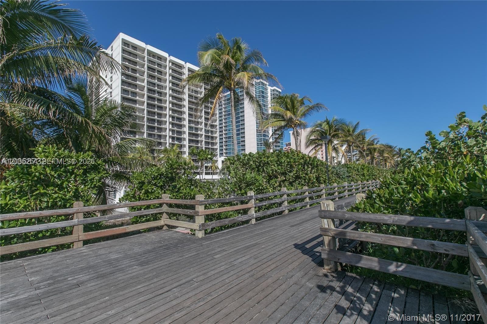 2625 Collins Ave 1508 photo 25