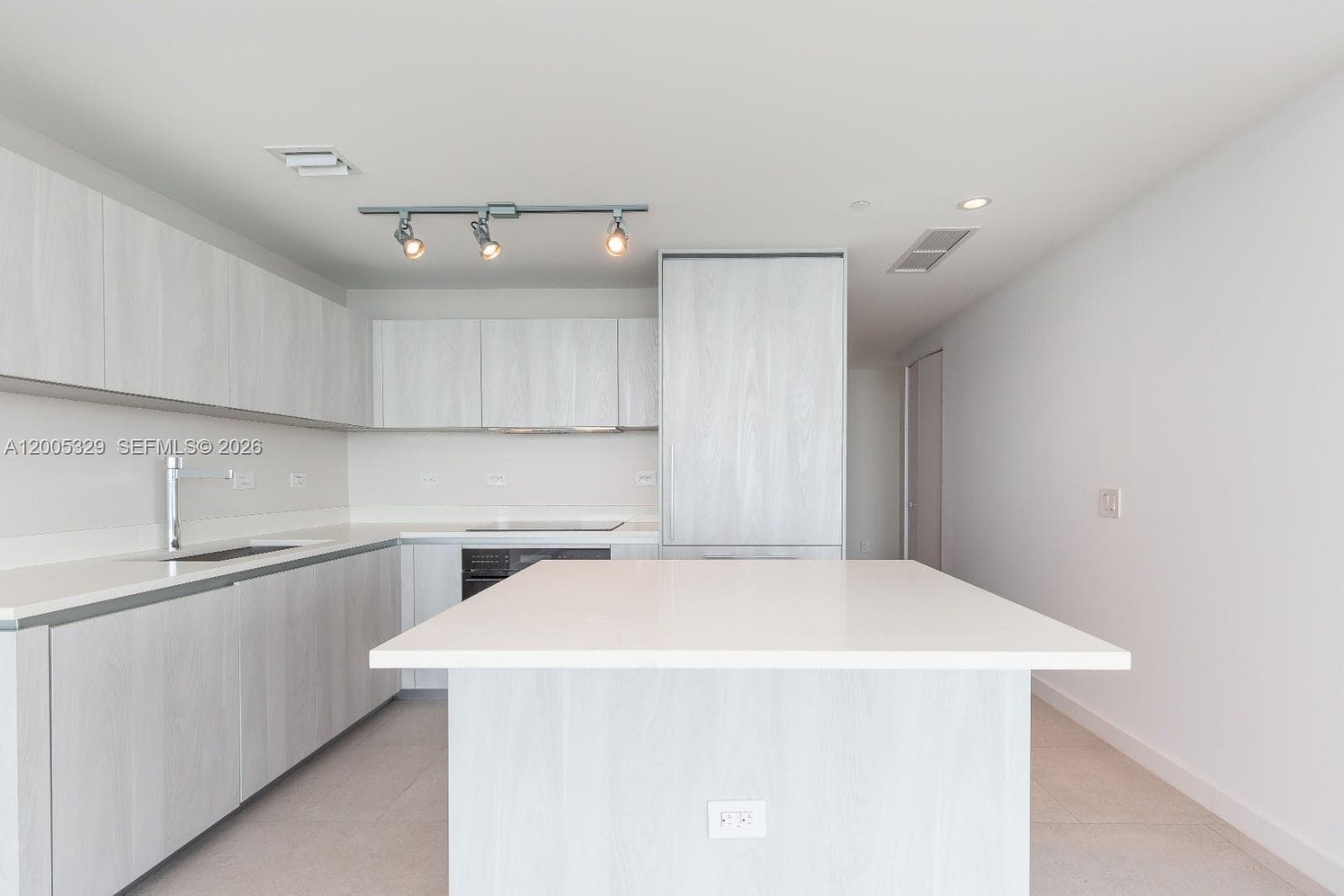 3131 7th Ave 1406 photo 3