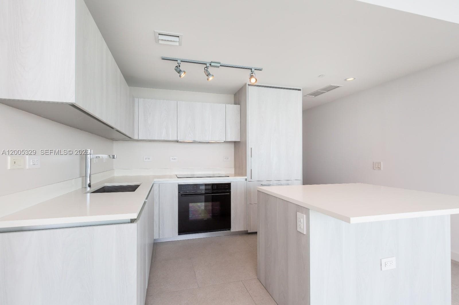 3131 7th Ave 1406 photo 4